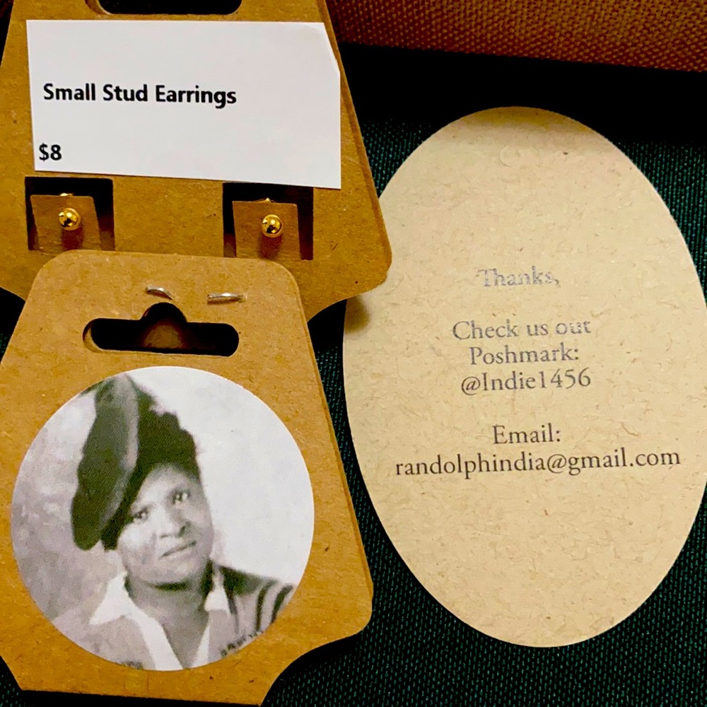 NWT Gold Stud Earrings Small